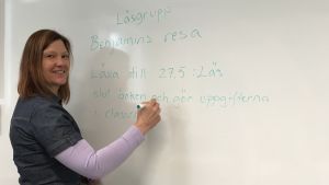 Pernilla Lindström jobbar med smågruppsundervisning för årskurs 3-6 i Dickursby skola. Klasslärare Pernilla Lindström.