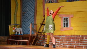 Bruksteatern engagerar många barn och unga. Emma Malm som Pippi Långtstrump i Bruksteaterns uppsättning av Pippi Långtstrump.