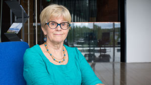 Liisa Ståhle, vård- och omsorgsdirektör i Kyrkslätt, är nöjd över kommunens framsteg i att effektivera vården. Liisa Ståhle, vård- och omrsorgsdirektör i Kyrkslätt, är nöjd över kommunens framsteg i att effektivera vården.