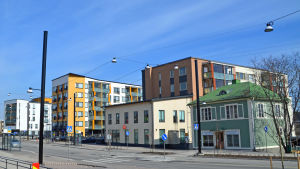 Antalet bostadshus i tätorterna ökar de kommande åren. Hus i Nickby centrum.
