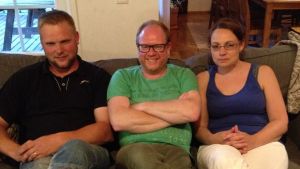 Staffan Vuorio, Peter Lüttge och Camilla Grabber-Vuorio väljer att inte sjunga med peter lüttge
