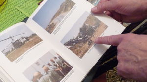 En bok om finländska fredsbevarare i Libanon. bilderbok med fotografier tagna i Libanon på 1980-talet