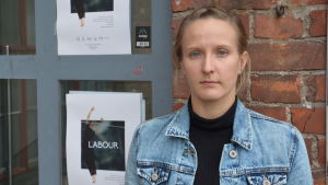 Linda Holmström, koreograf och dansare i föreställningen Labour. Linda Holmström