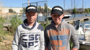 Sune Bernstedt och Sebastian Westerback Sune Bernstedt och Sebastian Westerback har stigit iland efter sin fisketur