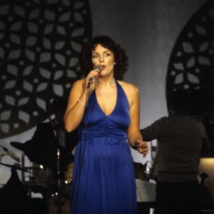 Paula Koivuniemi laulaa euroviisukarsinnassa 1979