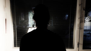 Vi kan kalla honom för Anton, 30 år gammal och halva livet har gått till droger. 10 år med tunga droger. Han är en av dem som blev fast i den estniska opioidkrisen. Bilden är arrangerad. Anton