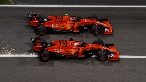 Dött lopp mellan röda bilar. Vettel och Leclerc i Bahrains Grand Prix.