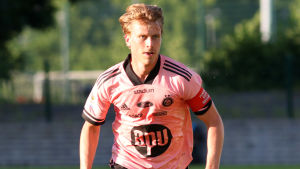 Rasmus Schüller är tillbaka efter flera år utomlands. Rasmus Schüller i HJK 2020.