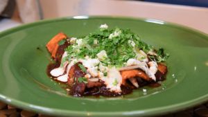 Enchilada lautasella.