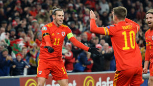 Finland inleder höstens Nations League-äventyr hemma mot Gareth Bales och Aaron Ramseys Wales. Gareth Bale och Aaron Ramsey firar mål.