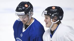 Eetu Koivistoinen och Kasper Björkqvist. Eetu Koivistoinen och Kasper Björkqvist under landslagsträning.