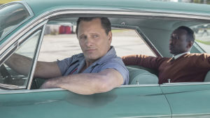 Driving mr Shirley? Många har dragit paralleller mellan Green Book och Driving Miss Daisy som vann en Oscar för bästa film1990. Tony Lip vid ratten och Don Shirley i baksätet.