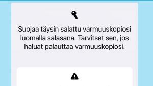 Puhelimella luetaan QR-koodi tietokoneen ruudulta. Kuvakaappaus WhatsAppista: Käyttö tietokoneella Android 2