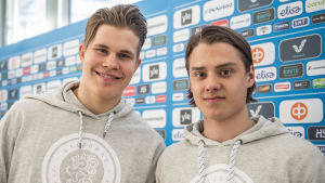Jesse Puljujärvi och Sebastian Aho inför hockey-VM 2017. Jesse Puljujärvi och Sebastian Aho inför hockey-VM 2017.