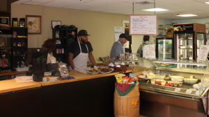 På kafét Max Bibo's i Hartford säljs smörgåsar, soppor och sallader.