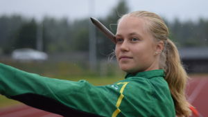I kvaltävlingen i Kalevaspelen förbättrade Emilia Karell sitt rekord över fem meter. Porträttbild på Emilia Karell.