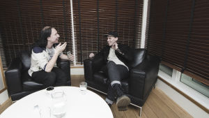 Kjell Simosas intervjuar Thomas Stenström på hans skivbolag i Stockholm. Thomas Stenström intervjuas av Kjell Simosas på Roxy Recordings i Stockholm