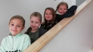 Lydia Backman, Felicia Malmqvist, Noelle Armstrong och Maija Nyman tror alla att det blir roligt och bra i nya skolan, men också lite spännande för det blir så många nya barn och nya klasskompisar Lydia Backman, Felicia Malmqvist, Noelle Armstrong, Maija Nyman.