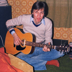 En ung Kjell Ekholm med en Texas Landola gitarr