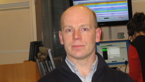 Kristian Westerholm (SFP) säger utgångsläget för rapporten blev fel från början och därför har fel saker utretts. Sfp:s Kristian Westerholm leder ordet i Ingå kommunfullmäktige