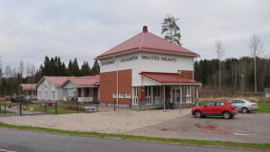 Huset där Tenala bibliotek finns byggdes för några år sedan. Tenala bibliotek och daghemmet solglimten.