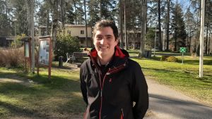 Vadim Shpilevski gillar att det finns mycket tid för diskussion i studierna på nätet. Man framför byggnader och grönområde.