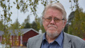 Författaren Lars Sund är författare och kan snart också titulera sig som hedersdoktor. Lars Sund är en av Vegas sommarpratare 2015