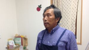 Herr Sato är fröhandlare.