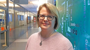 Sanna Vesikansa är biträdande borgmästare för social- och hälsovårdssektorn i Helsingfors. Helsingfors biträdande stadsdirektör Sanna Vesikansa.