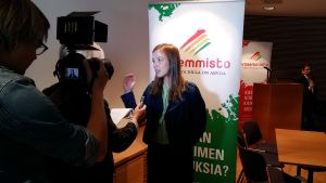 Li Andersson var ett eftertraktat intervjuobjekt efter måndagens besked. vann partiets medlemsoröstning om ordförandeskapet. På pressisen efteråt.