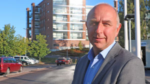 Jockum Andersin från Aktia fastighetsförmedling ser en liten förändring i bostadspriserna. Jockum Andersin.