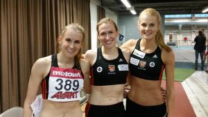 Zenitha (t.v.) och Heidi Eriksson här tillsammans med IK Falken-klubbkamraten Karin Storbacka. Zenitha Eriksson, Heidi Eriksson och Karin Storbacka, inomhus-FM 2016.