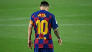 Lionel Messis Barcelona tvingas abdikera från tronen i Spanien. Lionel Messi deppar.