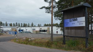 Hela SBA Interiors verksamhet har nu flyttat till Finpiles gamla fastighet i Gebbelby mellan Karis och Ekenäs. Industrihallen i Gebbelby där SBA Interior verkar.