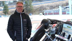 JJ Lehto poserar bredvid kartingbilen som han ska köra i sommar. Jyrki Järvilehto inför FM-serien i karting 2017.
