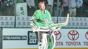 Kari Lehtonen premieras efter en hemmamatch mot Philadelphia i mars 2018. Matchen visade sig bli Lehtonens näst sista i Dallas. Kari Lehtonen premieras efter en match I mars 2018. Matchen mot Philadelphia visade sig bli Lehtonens näst sista inför fansen i Dallas.