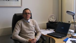 Thomas Flemmich är tf. stadsdirektör sommaren 2017. Wikströms är missnöjda med stadsstyrelsens beslut några veckor innan så Flemmich ändrar beslutet. Stadssekreterare Thomas Flemmich i Raseborg