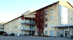 I år får antagligen tio familjer från Poppel uppehållstillstånd. Flyktingförläggning i Borgå
