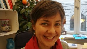 Sofia Häggman, författare till biografin ”Hilma Granqvist – antropolog med hjärtat i Palestina”. Sofia Häggman i sitt arbetsrum på Medelhavsmuseet i Stockholm 2017.