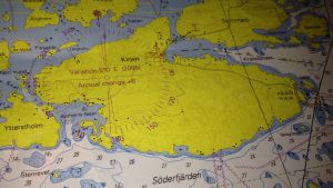 Sjökortet som visar ön. Motsols hoppas vi att få fina surfvågor när vi rundar ön på sydsidan. kirjais