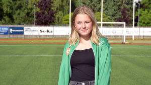 Emma Møller började spela fotboll för ungefär fem år sedan. Porträttbild på Emma Möller.
