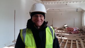 Tony Jäntti, vd för Svenska Gården som äger fastigheten Bassihuset. Tony Jäntti i Bassihuset i Åbo