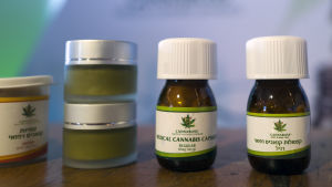 Israel är världsledande på medicinsk cannabis, och har också världens högsta andel som använder sig av cannabis i terapeutiskt syfte. Medicinsk cannabis i små förpackningar.