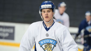 Sebastian Aho en ung stjärna i Lejontruppen. Sebastian Aho, Finlands träningar inför VM, maj 2015.