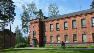 Nylands brigad är landets enda truppförband på svenska. Brigadstaben vid Nylands brigad