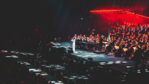 Helsingin kaupunginorkesteria johti kapellimestari Eero Lehtimäki. Helsingin kaupunginorkesteri Classical Trancelations -konsertissa.