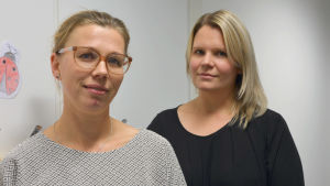 Föräldrarna Linn Zilliacus-Wester (till vänster) och Anna Falck (till höger). Två kvinnor.