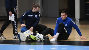 Nico Rönnberg fick omedelbart vård efter att han stukade foten. Nico Rönnberg fick omedelbart vård efter att han stukade foten.