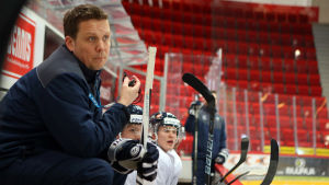 Lauri Marjamäki gillar den nya blåvita hockeygenerationen. Lauri Marjamäki på Lejonens träningar, april 2018.