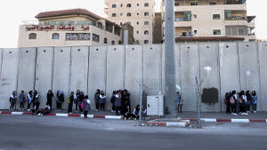 En del av den israeliska muren mot palestinierområdena på Västbanken. En del av den israeliska muren på Västbanken.